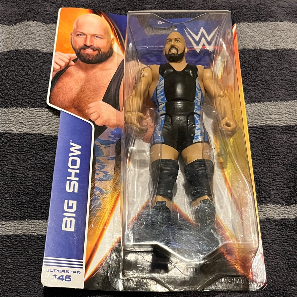WWE Big Show Figure - Black & Blue Ring Attire